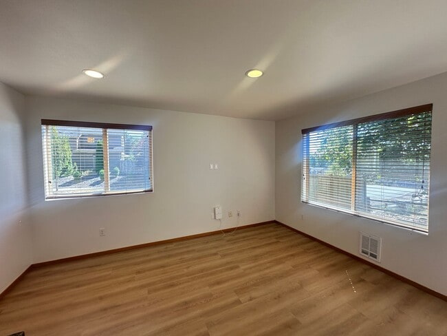 Building Photo - 4002 82nd Ave NE