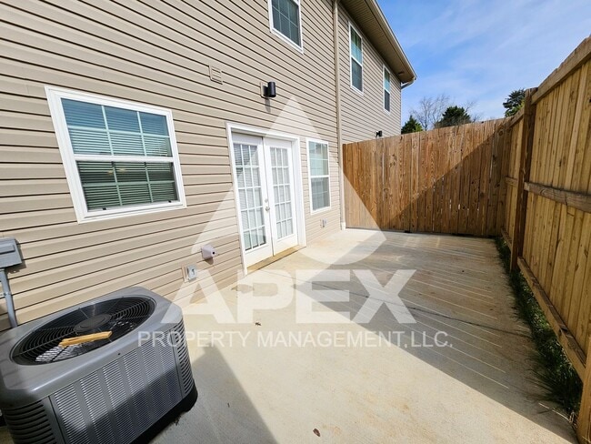 Building Photo - AVALON TOWNHOMES – LIKE NEW - 2 Bd/2.5 Ba Townhome off Topside Road with convenient access to Mar...