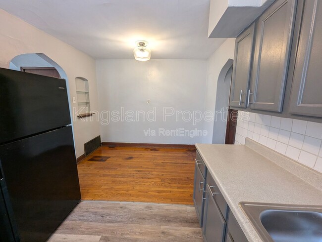 Building Photo - 3910 Chippewa St