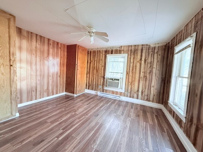 Building Photo - 114 Oak St