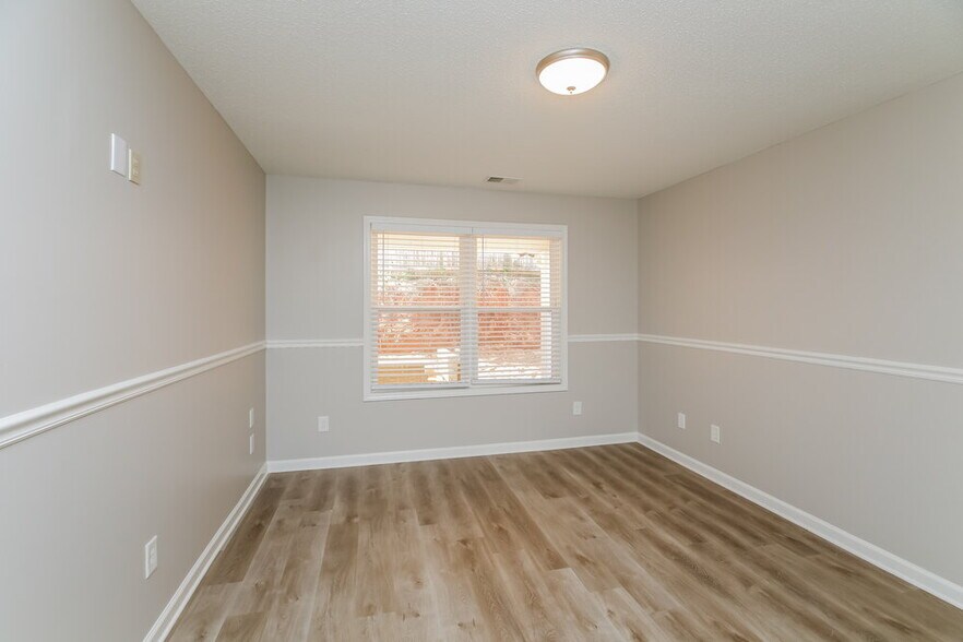 Building Photo - 225 Comet Ct
