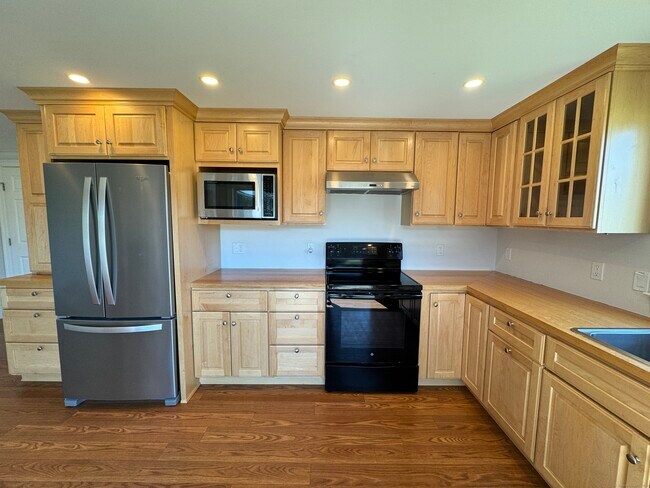 Building Photo - 11 River Colony