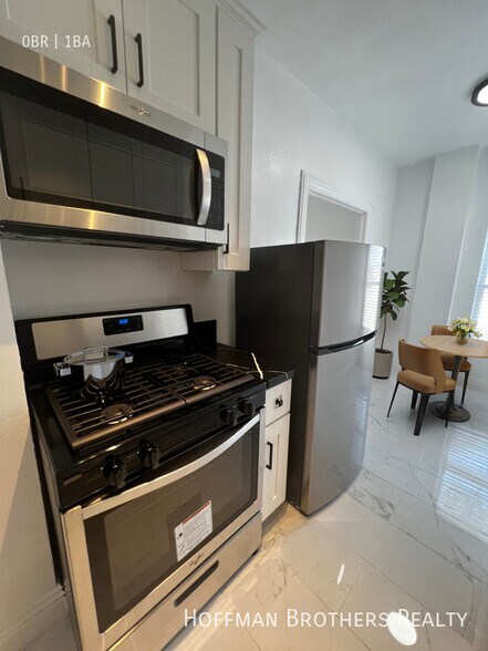 Building Photo - 511 S Serrano Ave