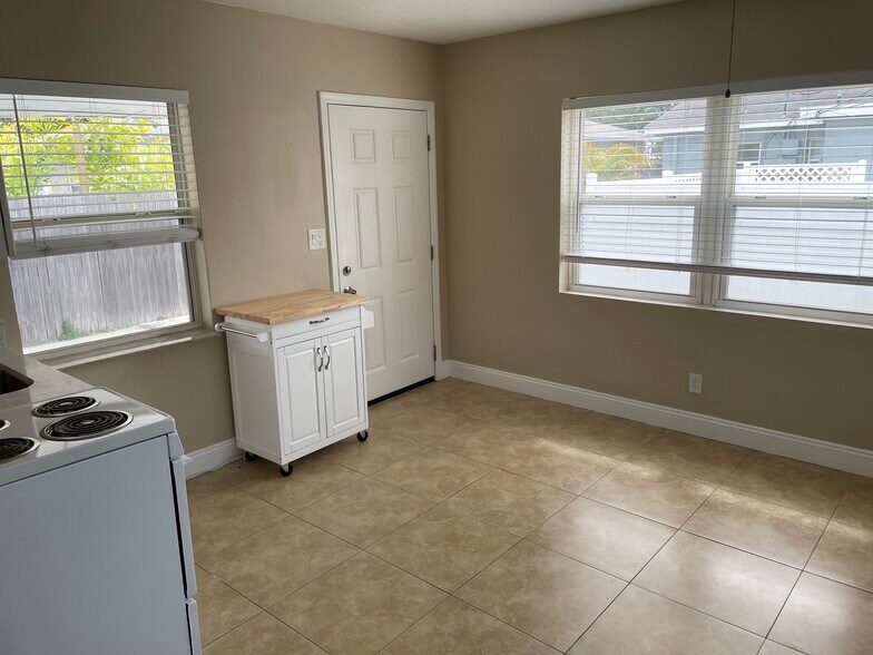 Kitchen and gorgeous windows - 3815 1st Avenue North