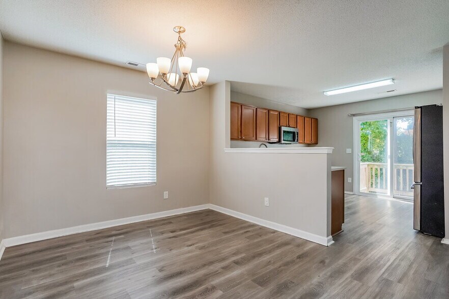 Building Photo - 2256 Ballston Pl