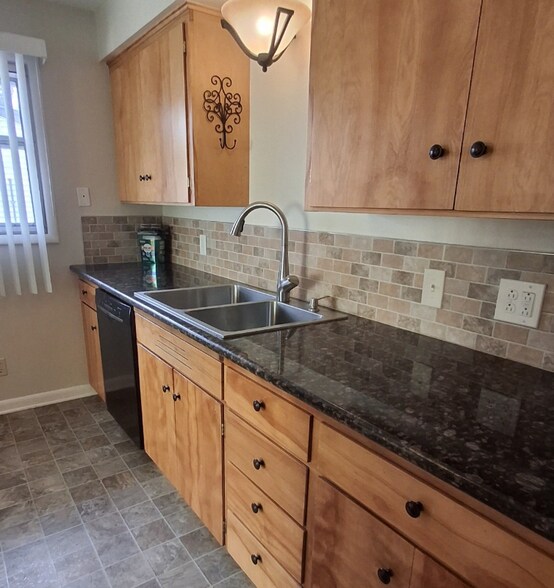 Building Photo - 3717 E 30th Ave