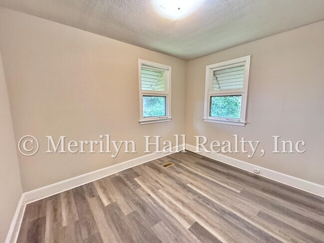 Building Photo - Freshly Updated 2BR Bungalow | New LVP Floors | Fenced Yard | Quiet Street