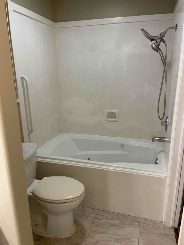 Building Photo - 550 Diagonal St