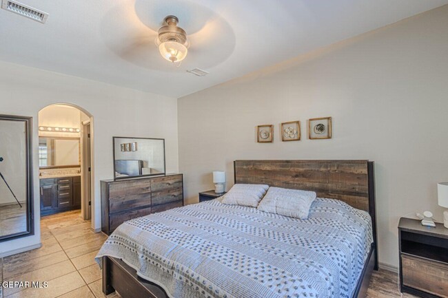 Building Photo - 13159 Wellington