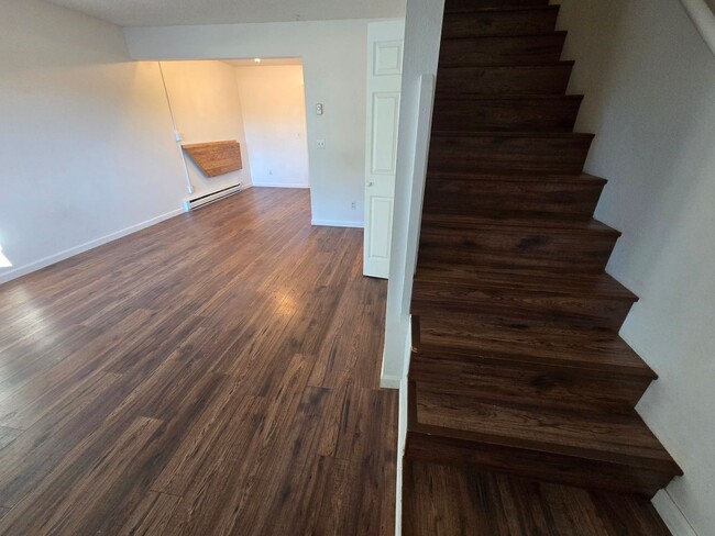 Building Photo - $200 OFF JAN. RENT!  2 Bed, 1 Bath Townhou...