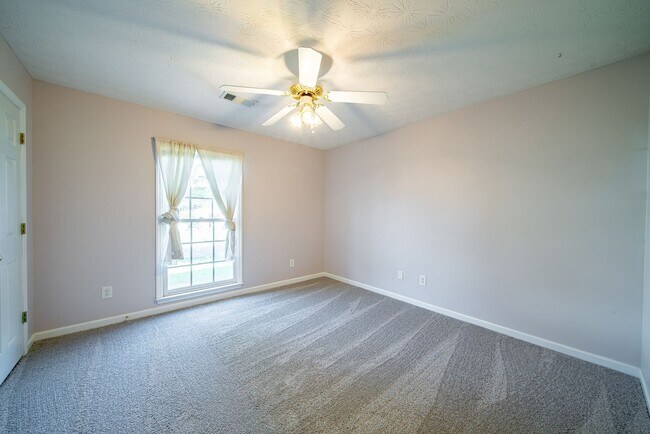 Building Photo - 3 bedroom 2 bath North Columbus