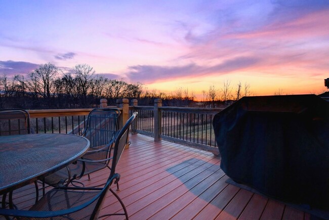 Building Photo - 4 Bed 3 Bath Home | Finished Basement, 2nd Kitchen, Private Backyard | Lee’s Summit