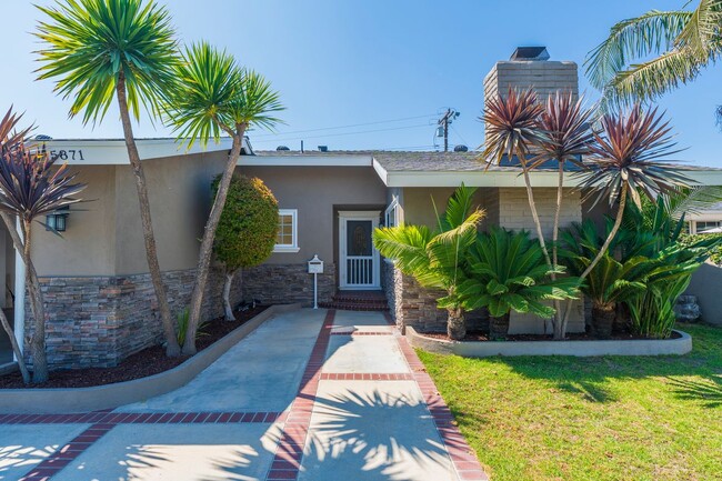 Primary Photo - 15871 Belfast Ln