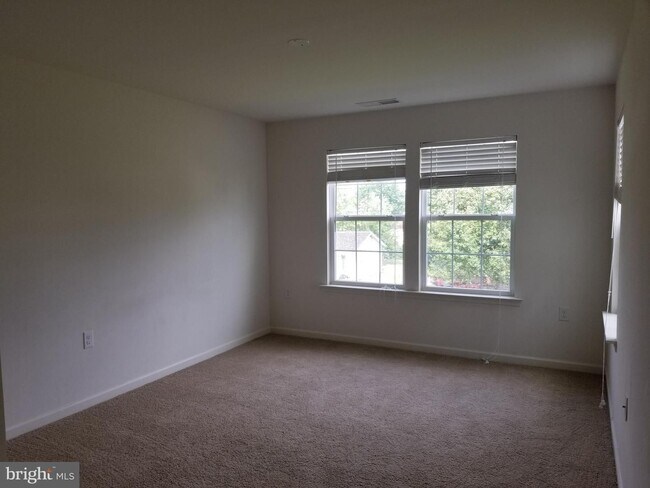 Building Photo - 171 Natural Way