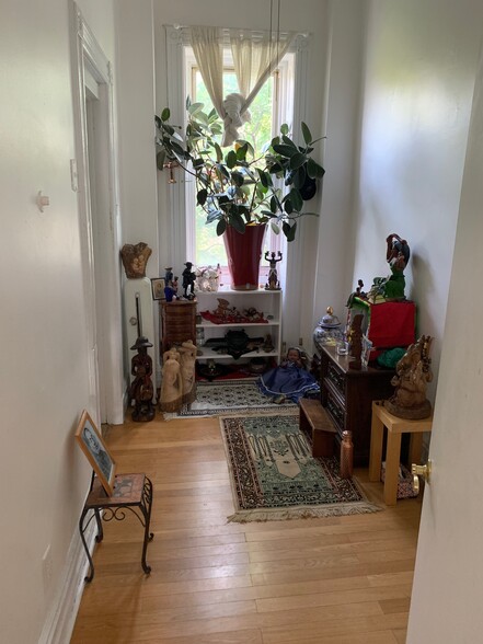 Second small bedroom- ideal for home office, nursery or guest room (can fit twin mattress) - 292 Jefferson Ave