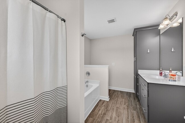 Building Photo - 312 Cotton Hl Pl