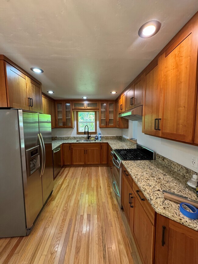 Kitchen - 1252 NW Milwaukee Ave