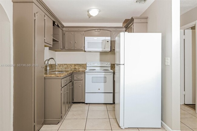 Building Photo - 1443 7th St