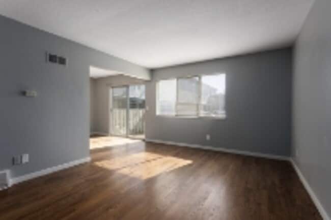 Building Photo - 401 W 87 Pl