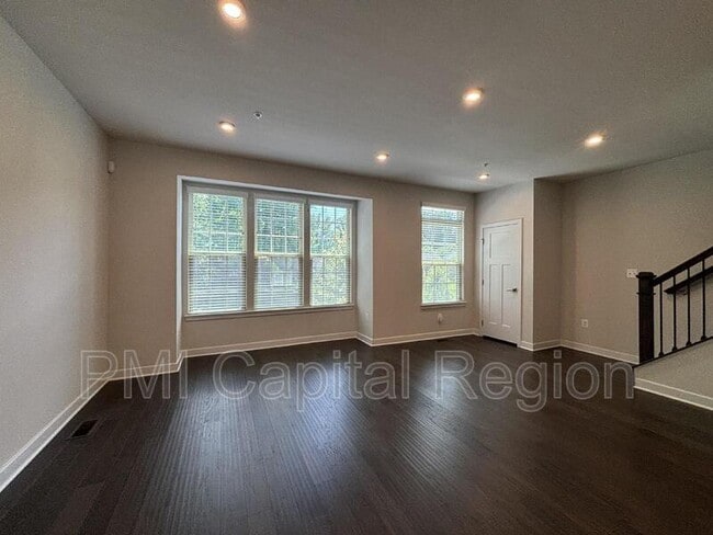 Building Photo - 1738 Whitehall Dr