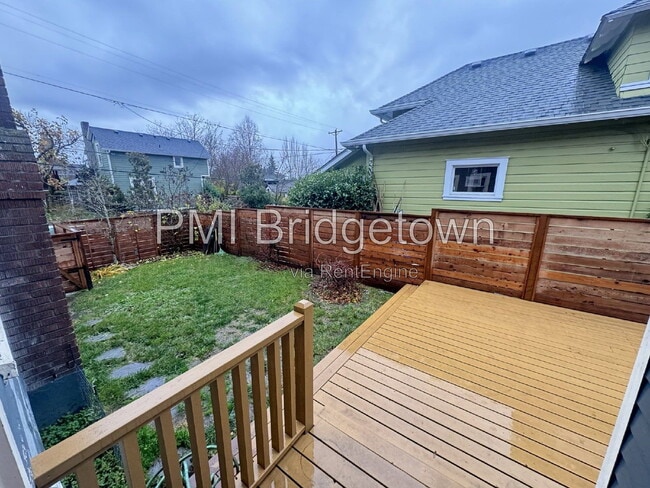 Building Photo - 4733 SE Yamhill St