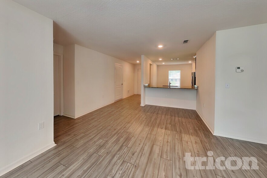 Building Photo - 10 Presidential Ln