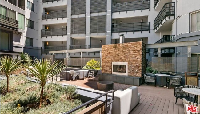 Building Photo - 629 Traction Ave