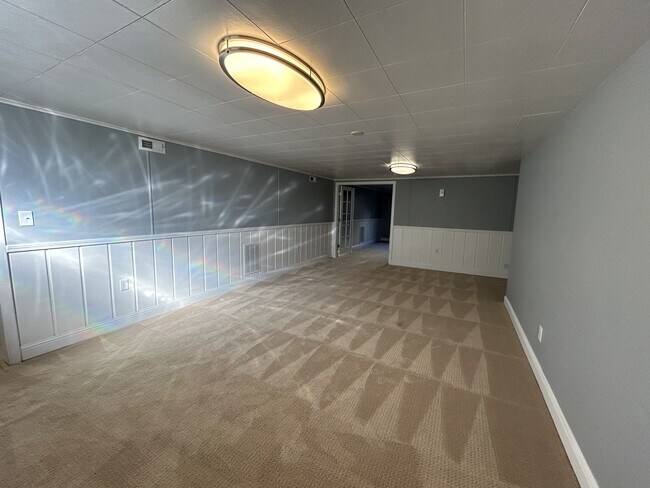 Building Photo - 1311 E Maple Ave