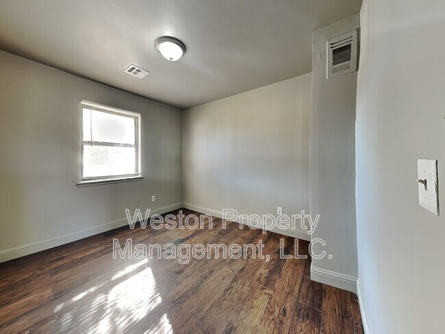 Building Photo - 2101 Westchester Dr