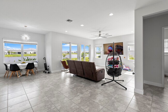 Building Photo - 15134 Cameo Ct