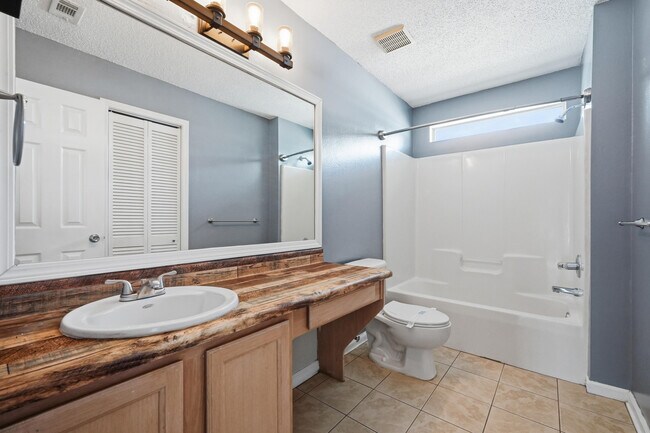 Building Photo - 955 Pacific Silver Ct
