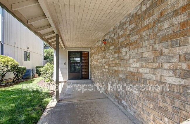 Building Photo - 4613 E 18th St