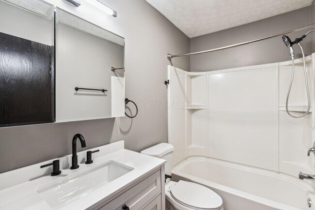 Building Photo - 1794 Bennigan Dr