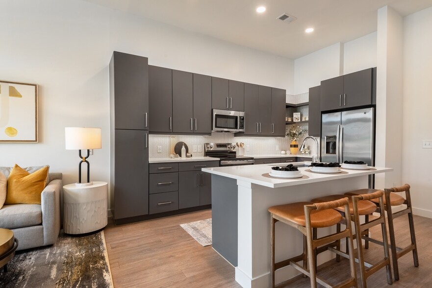 Primary Photo - Finley on the Green