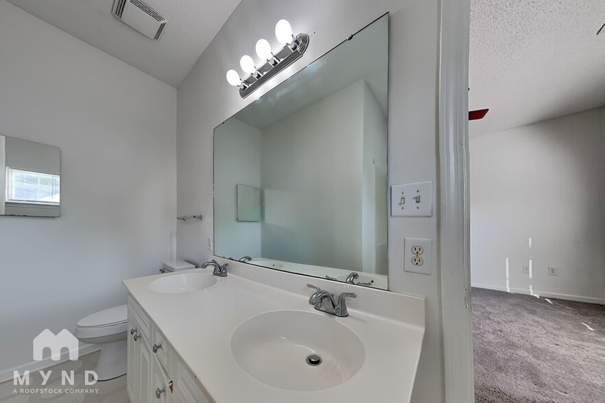 Building Photo - 6325 Mallard View Ln