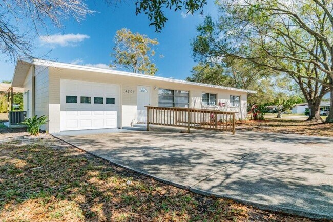 Primary Photo - Beautifully updated 3/2/1 1389 Sq. Ft. wit...