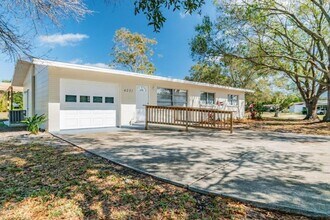 Building Photo - Beautifully updated 3/2/1 1389 Sq. Ft. wit...