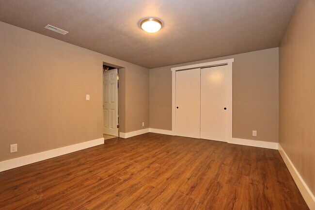 Building Photo - 1025 N 50th Ave