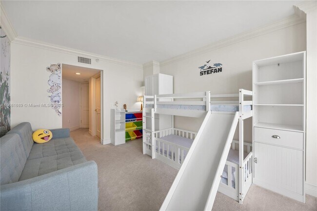 Building Photo - 16711 Collins Ave