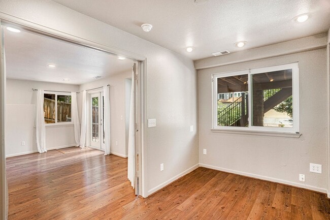 Building Photo - Beautiful 4 Bed, 3.5 Bath Home in Grant Ranch Neighborhood!