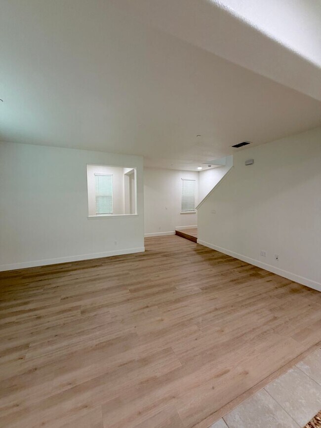 Building Photo - 4 Bedroom Garden Home in the Heart of West Roseville. Conveniently Located to Restaurants and Sho...