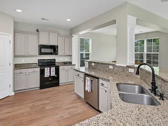 Building Photo - 336 Eastfair Dr