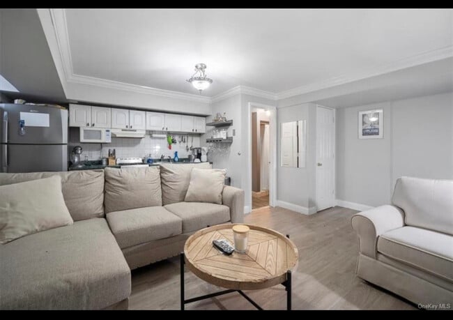 Building Photo - 98 E 237th St