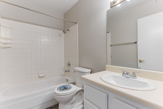 Building Photo - COZY 2 BEDROOM CONDO IN 89110 WITH 2 BALCONYS