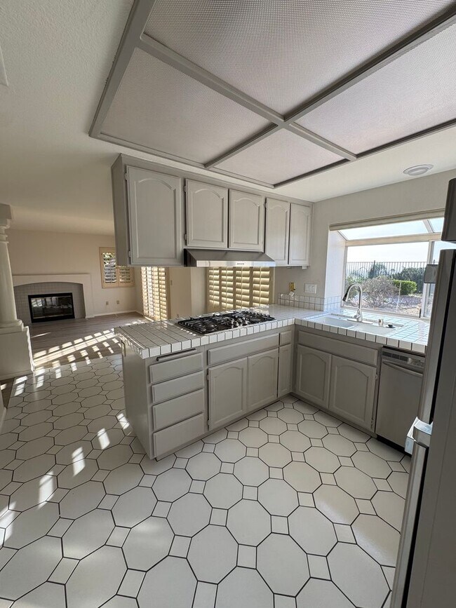 Building Photo - For Lease –Panoramic View Home