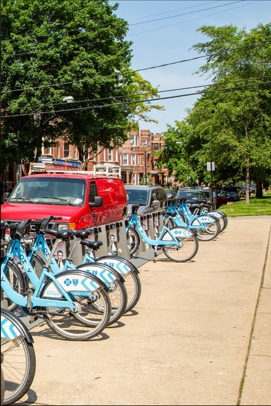 Building Photo - 906 N Oakley Blvd