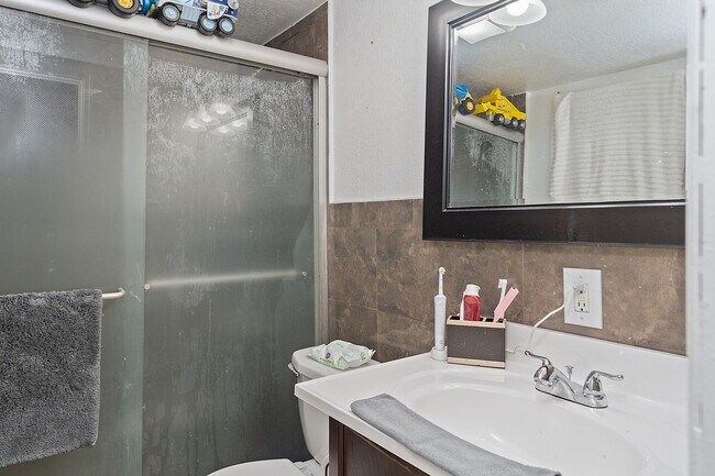 Building Photo - 6620 W 2nd Ct