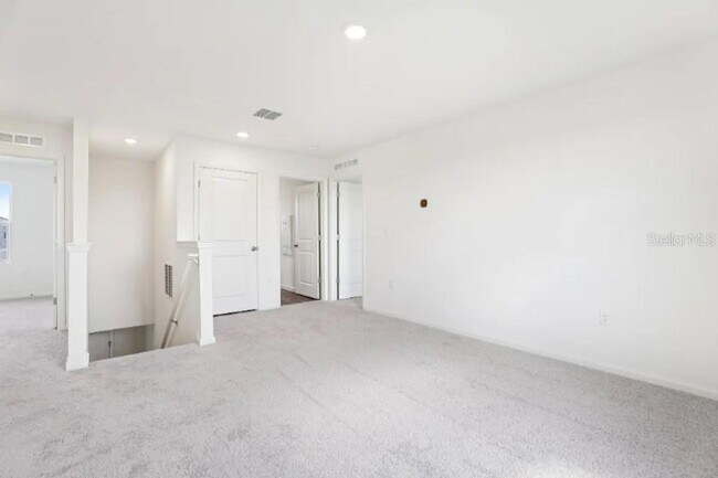 Building Photo - 673 Hillview Lp