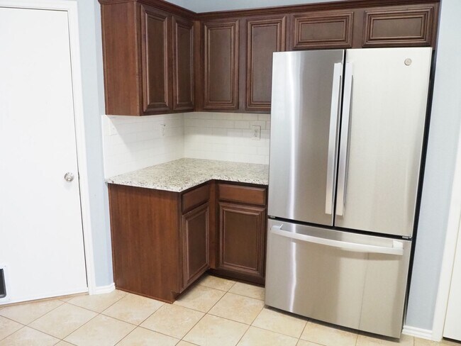 Building Photo - 3 Bed 2 Bath in Denton