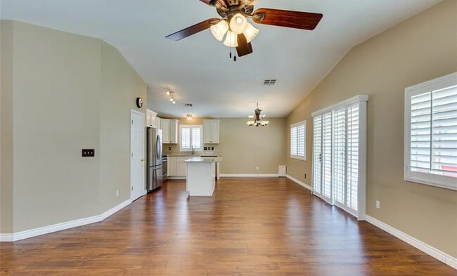 Building Photo - 8841 Spinning Wheel Ave